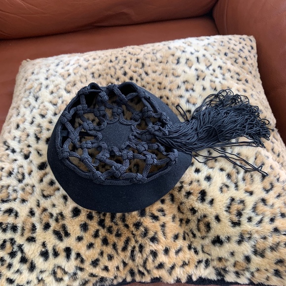 Vintage 1943 Black Macrame Wool Hat with Tassel Marshall Fields Chicago - Picture 1 of 9